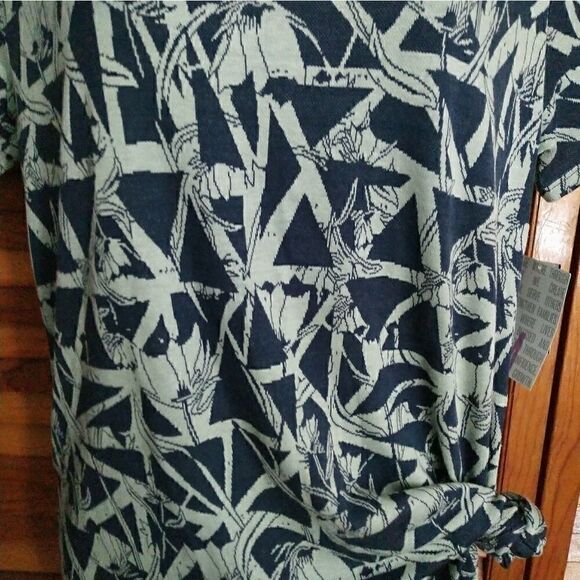 Lularoe Classic T size Medium - Picture 3 of 3